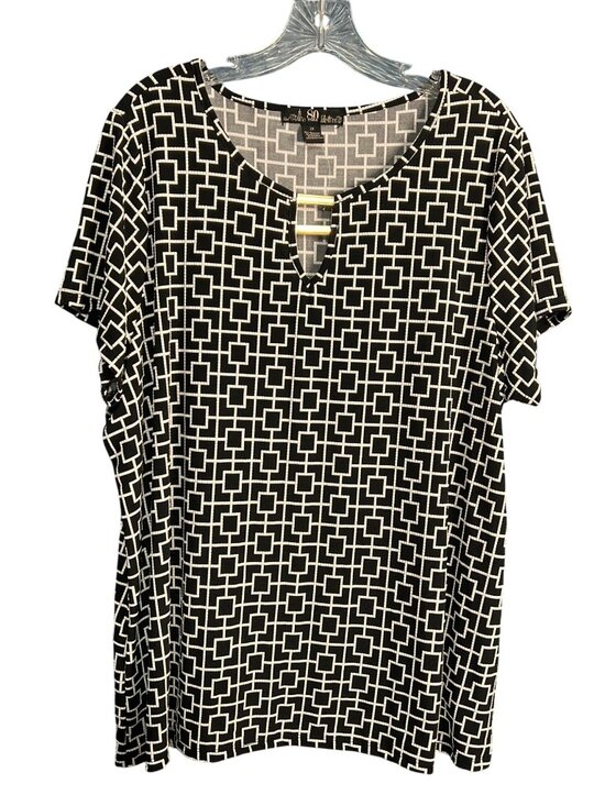 80 Park Avenue Tops - Black & White Pattern Short Sleeve Top